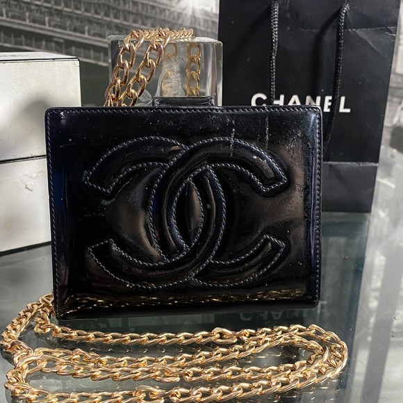 Authentic Chanel CC Patent Leather Wallet - Picture 4 of 16